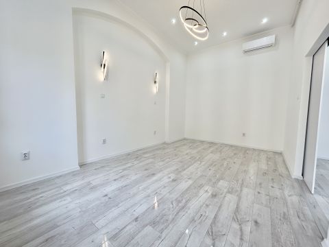 Eladó Lakás 1076 Budapest 7. kerület , VÁROSLIGETNÉL, CSENDES MELLÉKUTCÁBAN 