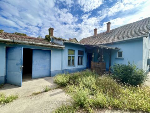 Eladó Ház 6050 Lajosmizse , A központ közelében csendes utcában