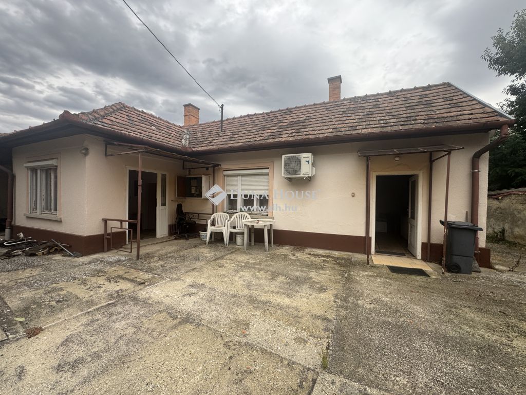 2750 Nagykőrös — 1/9