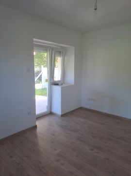 Eladó Ház 5123 Jászárokszállás , Főútvonal közelében