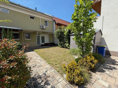Eladó Ház 6000 Kecskemét , Kecskemét belvárosában igényes, kertkapcsolatos ház eladó