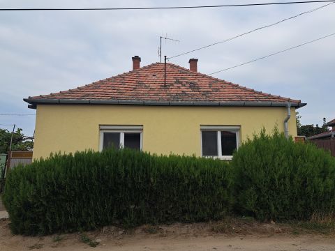 Eladó Ház 6500 Baja , Vöröskereszt térhez közel