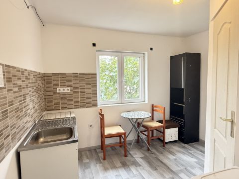 Eladó Lakás 1183 Budapest 18. kerület , Belső kétszint, udvarkapcsolat, gépkocsi beálló