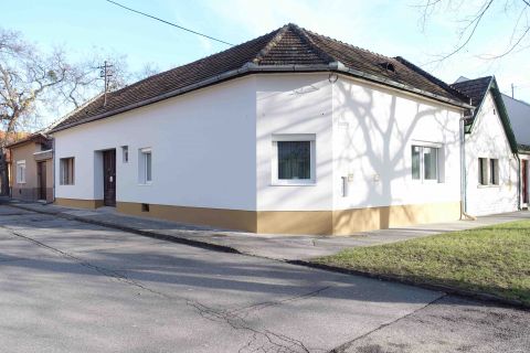 Eladó Lakás 2600 Vác , Óvárosi földszintes, 2 szobás lakás