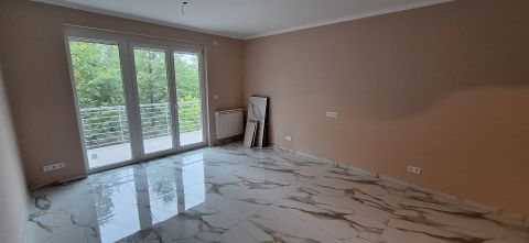 Eladó Lakás 1141 Budapest 14. kerület , PASKÁL lakóparkban felújított emeleti lakás garázs beállóval