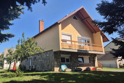 Eladó Ház 8230 Balatonfüred , Vásárcsarnok
