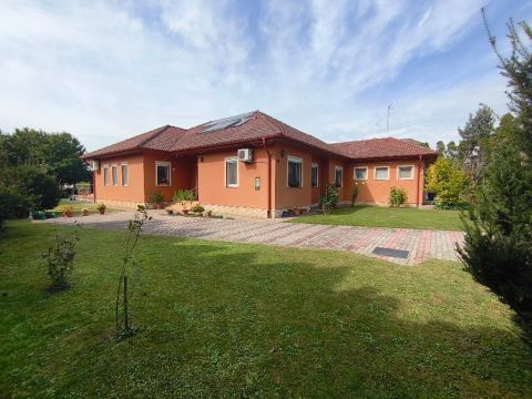 Eladó Ház 2475 Kápolnásnyék , 2475 Kápolnásnyék, csendes