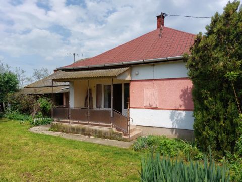 Eladó Ház 8133 Mezőszentgyörgy , Remek adottságokkal rendelkező, 82,9nm-es ház, nagy telekkel, Falusi Csokra alkalmas