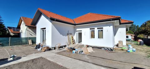 Eladó Ház 2011 Budakalász , 171 nm-es újépítésű ház az Omszki tótól 5 percre!