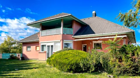 Eladó Ház 8600 Siófok , Gyönyörű ház nagy telken, Siófok kertvárosában