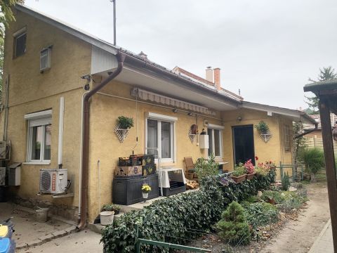 Eladó Ház 1039 Budapest 3. kerület , Csillaghegy dunai oldalán, ikerház , privát kerttel eladó