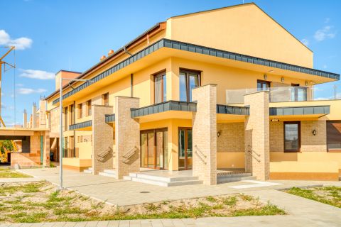 Eladó Lakás 6782 Mórahalom , Mórahalmi ingatlan új építés