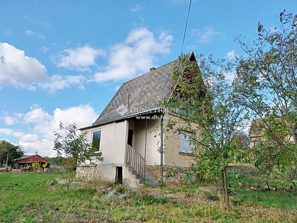2858 Császár , Császáron Újszőlőben víz, villany közművel ellátott kis ház — 1/16