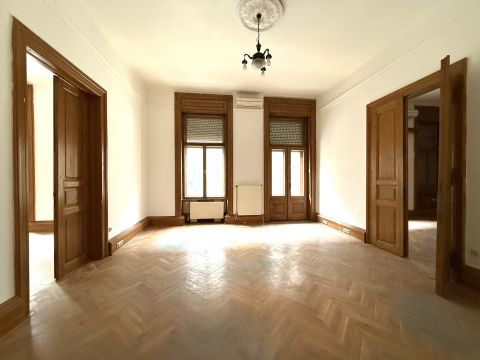 Eladó Lakás 1064 Budapest 6. kerület , Vörösmarty utcában, AKÁR 4 LAKÁSSÁ alakítható- IRODÁNAK is 