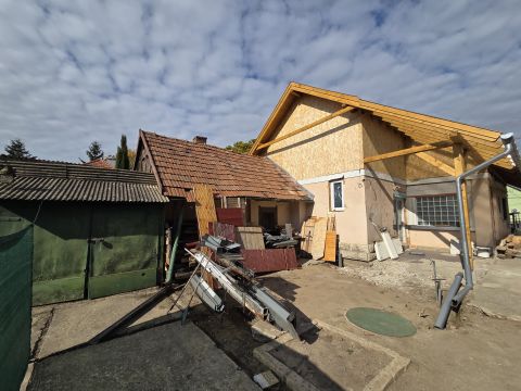 Eladó Ház 2225 Üllő , 317 m2 telken álló, 80 m2 lakótérrel 