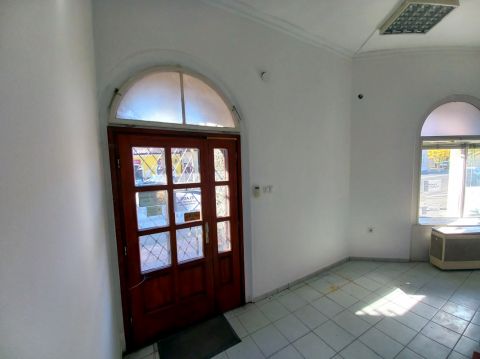Eladó Üzlethelyiség 3000 Hatvan 