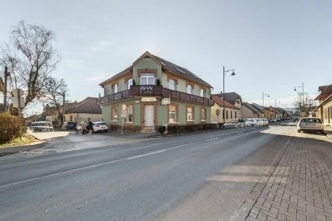 Eladó Üzlethelyiség 2085 Pilisvörösvár , 2085 Pilisvörösvár, Központ