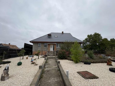 Eladó Ház 2370 Dabas , Több generáció együtt élésére is alkalmas családi ház