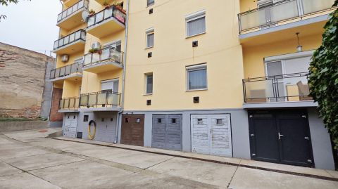 Eladó Lakás 6000 Kecskemét 