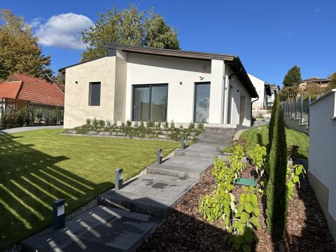 Eladó Ház 2141 Csömör , Szőlőhegyen