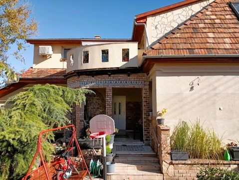 Eladó Ház 2500 Esztergom , Rendőrséghez közeli