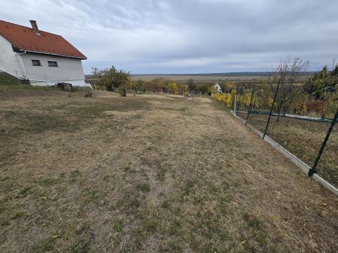 Eladó Telek 8041 Csór Panorámás telek Csór Iszka Szőlőhegyen 