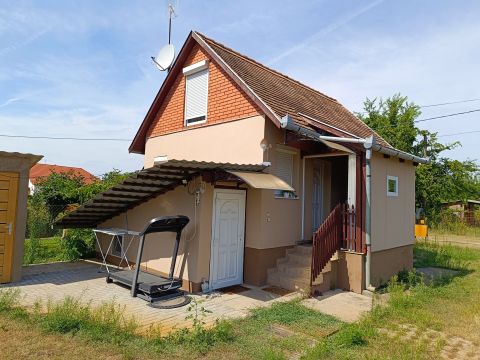 Kiadó Ház 6000 Kecskemét , Felsőszéktóban hobbi ház KIADÓ kutyásoknak is!