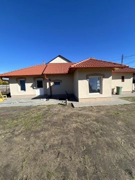 Eladó Ház 2740 Abony , Abony központjában 2 szobás ház eladó