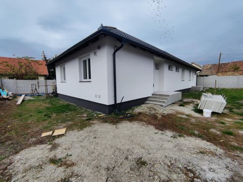 Eladó Ház 2200 Monor , Monor, Kistói út