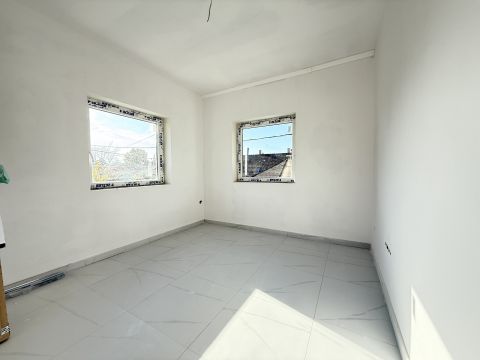 Eladó Lakás 1205 Budapest 20. kerület 62 nm-es, első emeleti, két szobás, erkélyes lakás