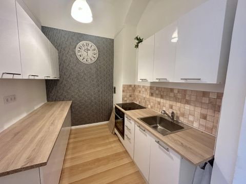 Eladó Lakás 1071 Budapest 7. kerület NAPFÉNYES 2+2 FÉLSZOBÁS  BŐRÖNDÖS LAKÁS 5 PERCRE A LIGETTŐL