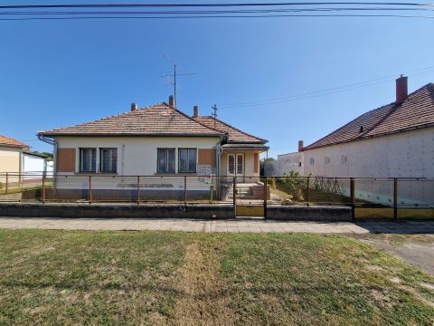 Eladó Ház 7140 Bátaszék 