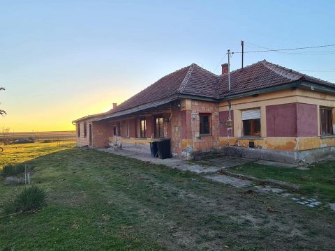 Eladó Ház 2711 Tápiószentmárton 