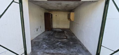 Eladó Parkoló 8000 Székesfehérvár Kölcsey utca garázssor