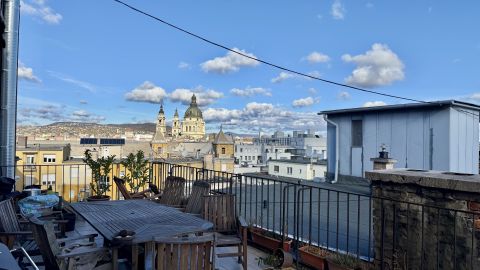 Eladó Lakás 1075 Budapest 7. kerület , Nagy teraszos lakás a Madách téren