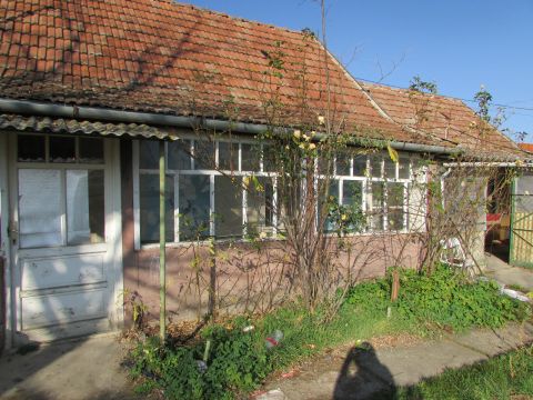 Eladó Ház 2254 Szentmártonkáta , Központban csendes nyugodt környezet