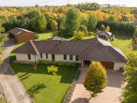 Eladó Ház 6000 Kecskemét , Igéző környezetben modern élhető OTTHON 2,1 hA területtel!