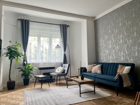 Eladó Lakás 1146 Budapest 14. kerület Eladó felújított, berendezett emeleti lakás a Bosnyák térnél