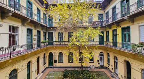 Eladó Lakás 1077 Budapest , A Zsidó Történeti Tár mellett a megújult Csányi utcában !