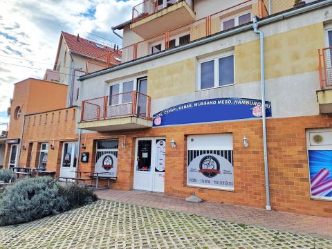 Kiadó Üzlethelyiség 7627 Pécs Rigóderben 62 nm-es HŰTŐKAMRÁVAL rendelkező utcafronti üzlet