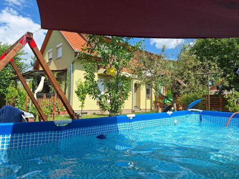 Eladó Ház 2315 Szigethalom Ikerházfél, Szigethalom központjában, önálló 400 nm-es telek