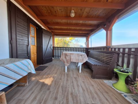 Eladó Ház 9082 Nyúl ÖRÖKPANORÁMÁS, ZÁRTKERTI NYARALÓ CSODÁS KERTTEL NYÚLON ELADÓ