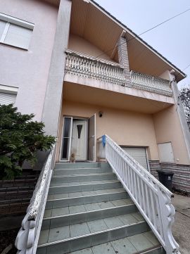 Eladó Ház 2220 Vecsés , Vecsés központi részén, tömegközlekedéshez közel családiház