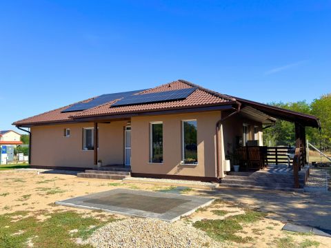 Eladó Ház 6000 Kecskemét , Megbízható kivitelezővel álomotthon, energiatakarékos megoldással.