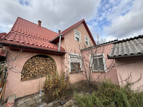 Eladó Ház 7200 Dombóvár Csendes részén eladó családi ház!