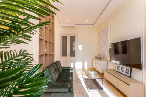 Eladó Lakás 1072 Budapest 7. kerület 4 szobás, 2 fürdős csodaszépen felújított és bútorozott !