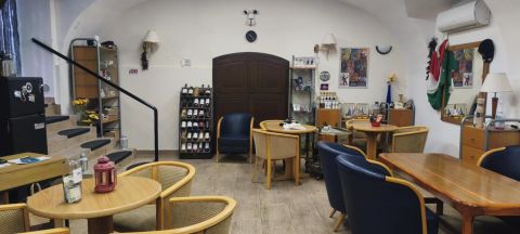 Eladó Üzlethelyiség 1054 Budapest 5. kerület , *** Szabadság tér közelében UTCAFRONTOS üzlethelyiség ***