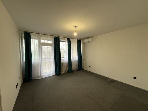 Eladó Lakás 1182 Budapest 18. kerület , Azonnal költözhető 67 nm-es, nappali + 2 szobás panellakás