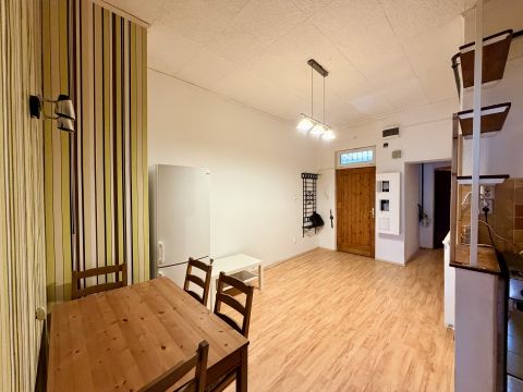 Eladó Lakás 1076 Budapest 7. kerület Világos, jó elosztású 2 hálószobás lakás- zárószinti