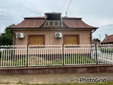 Eladó Ház 2209 Péteri Buszmegálló közelében